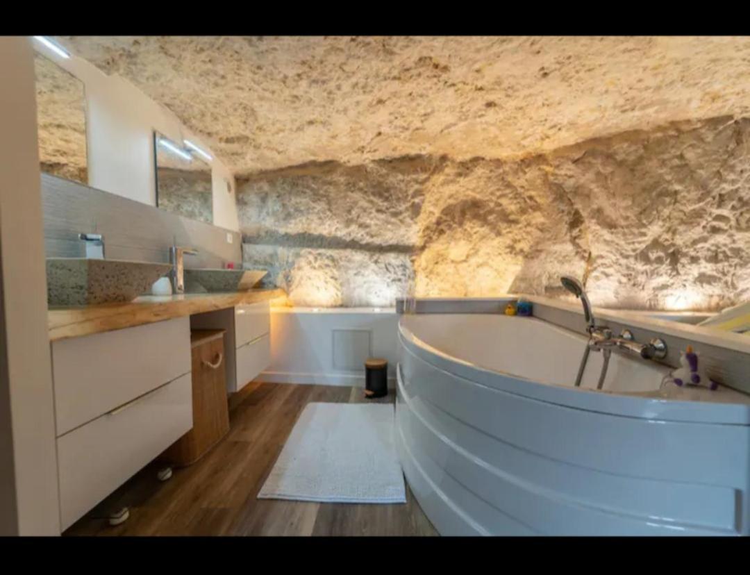 Maison Troglodyte Poitiers Eksteriør bilde